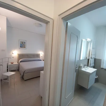 La Pervinca Lägenhetshotell Malcesine